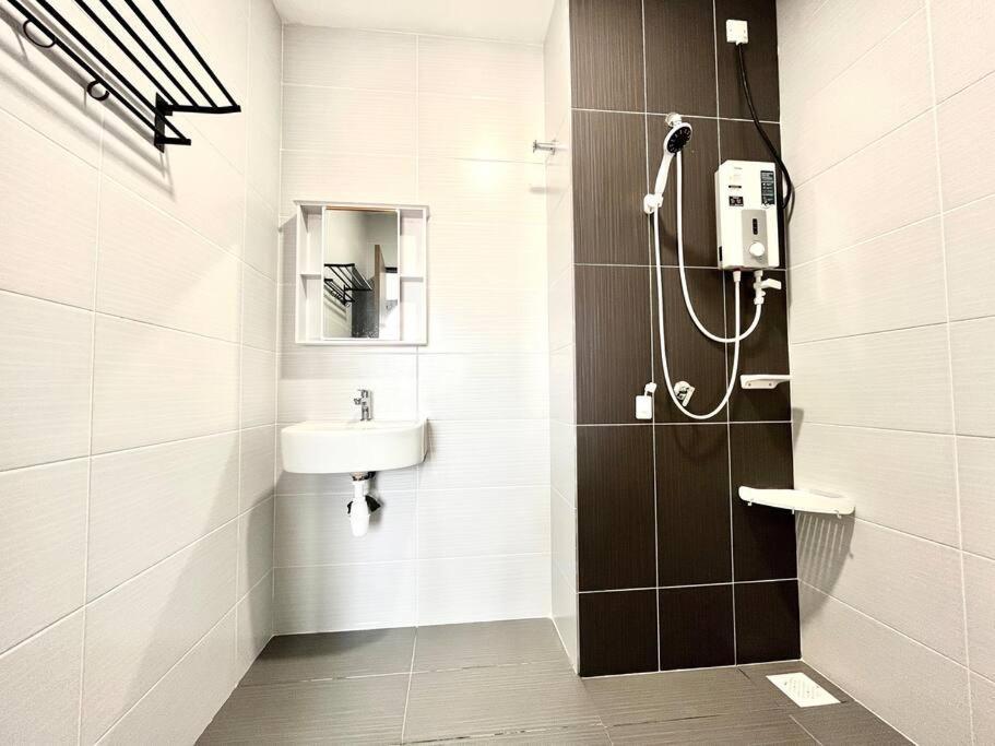 Urban Home-Swimming Pool-City Center Malacca Екстериор снимка