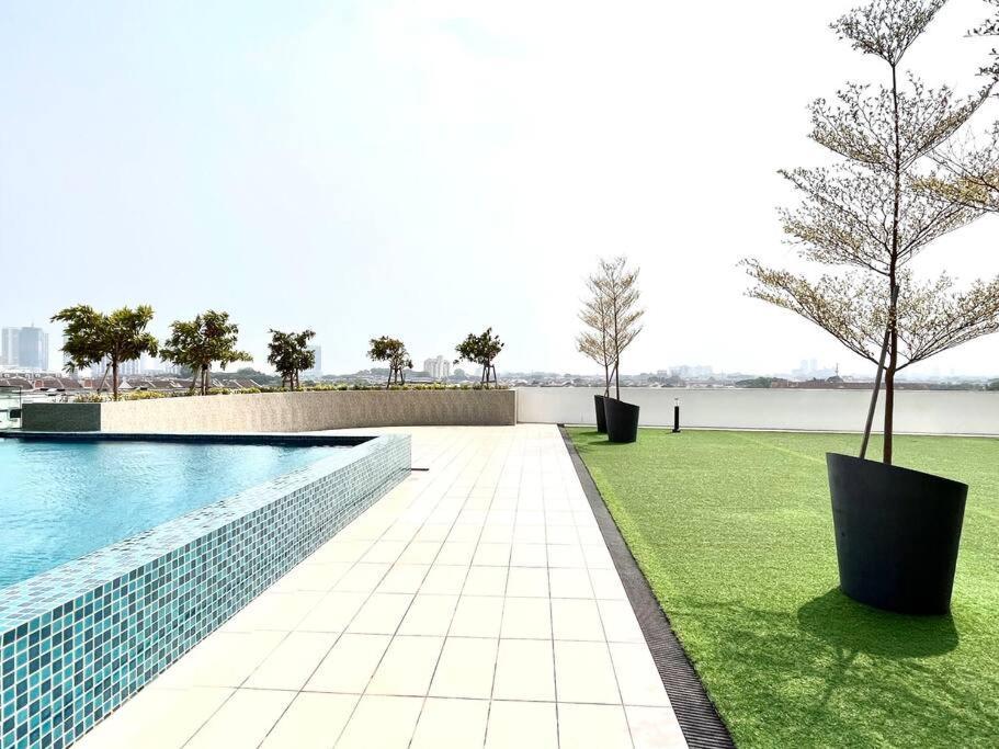 Urban Home-Swimming Pool-City Center Malacca Екстериор снимка