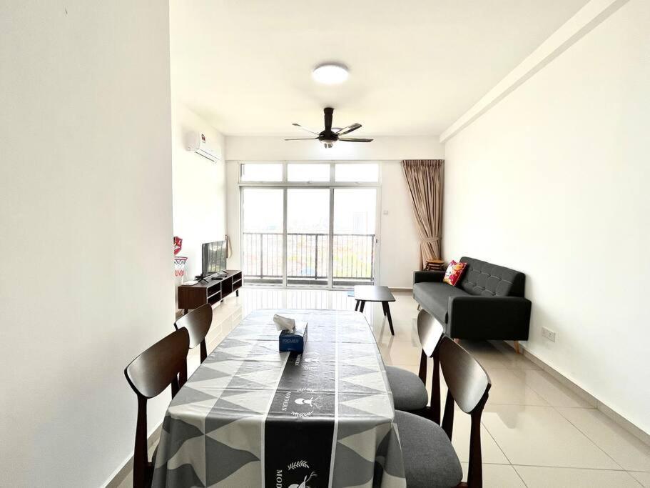 Urban Home-Swimming Pool-City Center Malacca Екстериор снимка