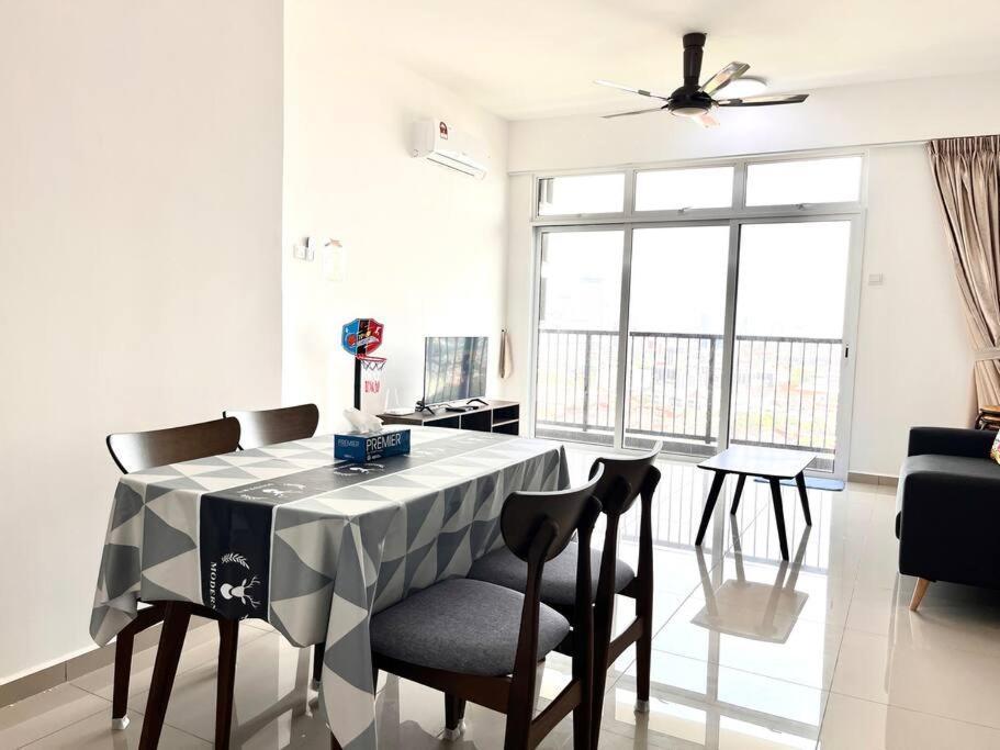 Urban Home-Swimming Pool-City Center Malacca Екстериор снимка