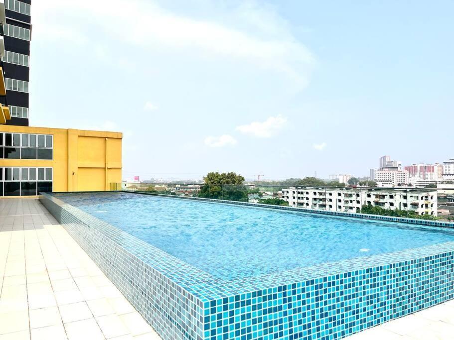 Urban Home-Swimming Pool-City Center Malacca Екстериор снимка