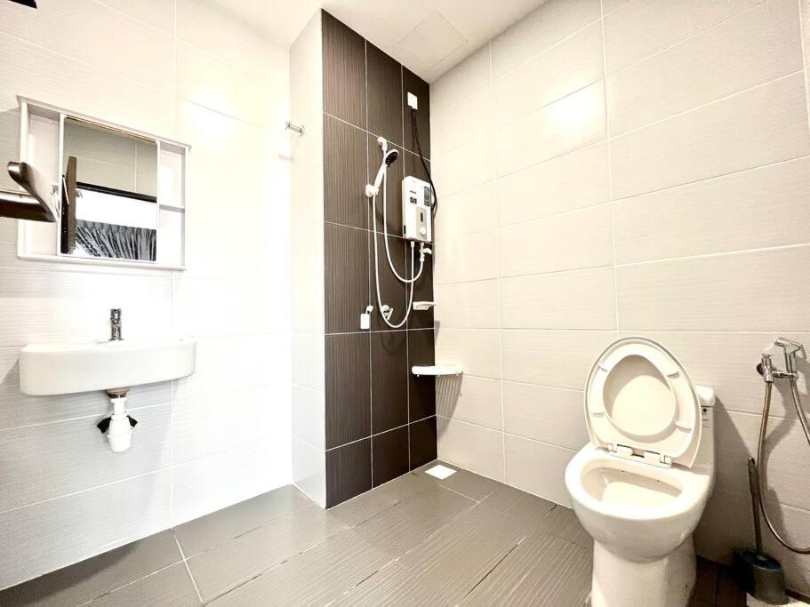 Urban Home-Swimming Pool-City Center Malacca Екстериор снимка