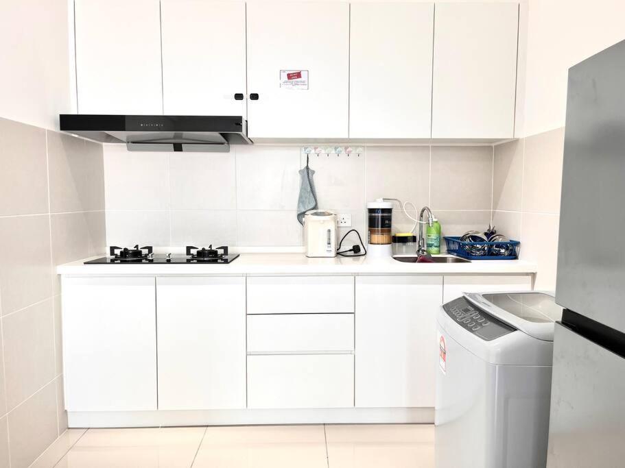 Urban Home-Swimming Pool-City Center Malacca Екстериор снимка