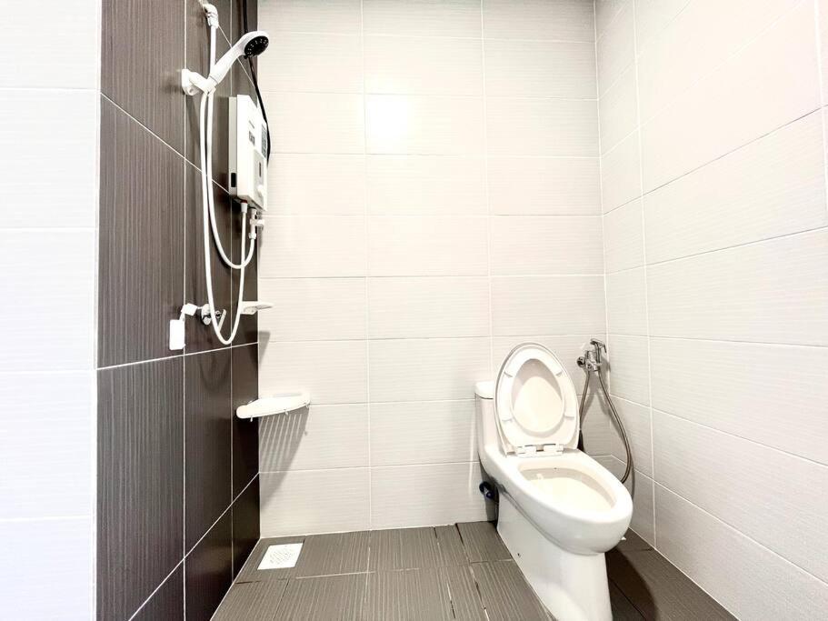 Urban Home-Swimming Pool-City Center Malacca Екстериор снимка