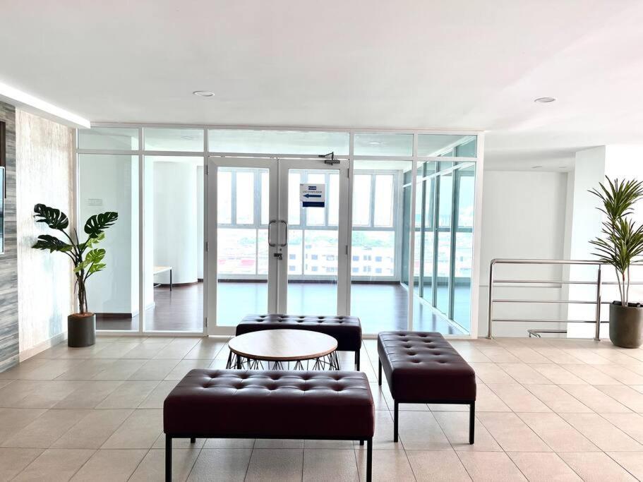 Urban Home-Swimming Pool-City Center Malacca Екстериор снимка