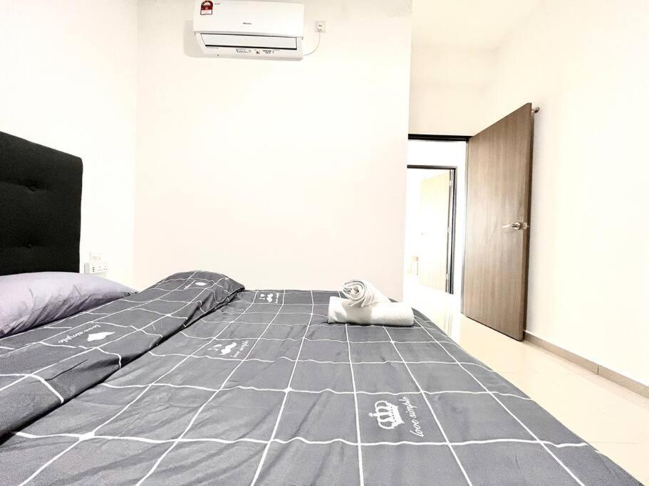 Urban Home-Swimming Pool-City Center Malacca Екстериор снимка
