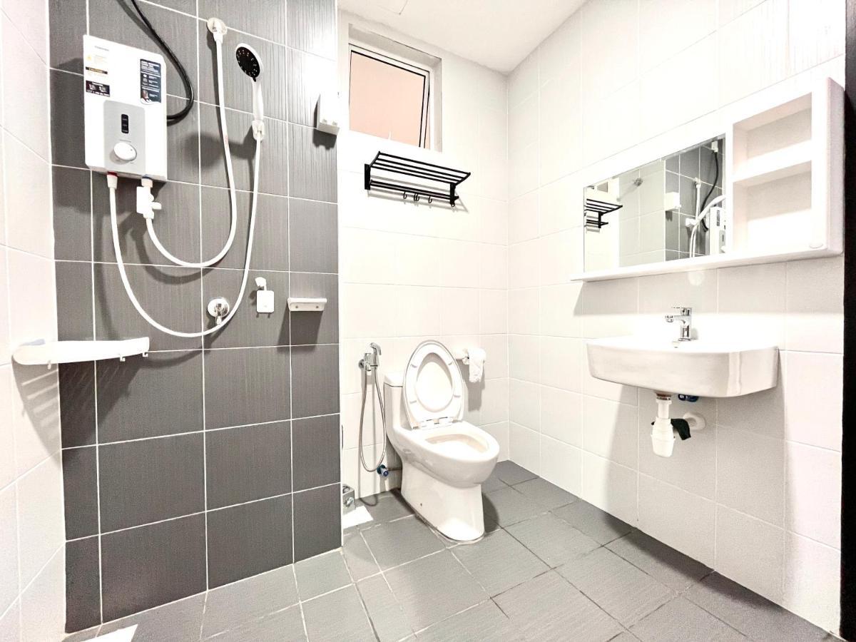 Urban Home-Swimming Pool-City Center Malacca Екстериор снимка